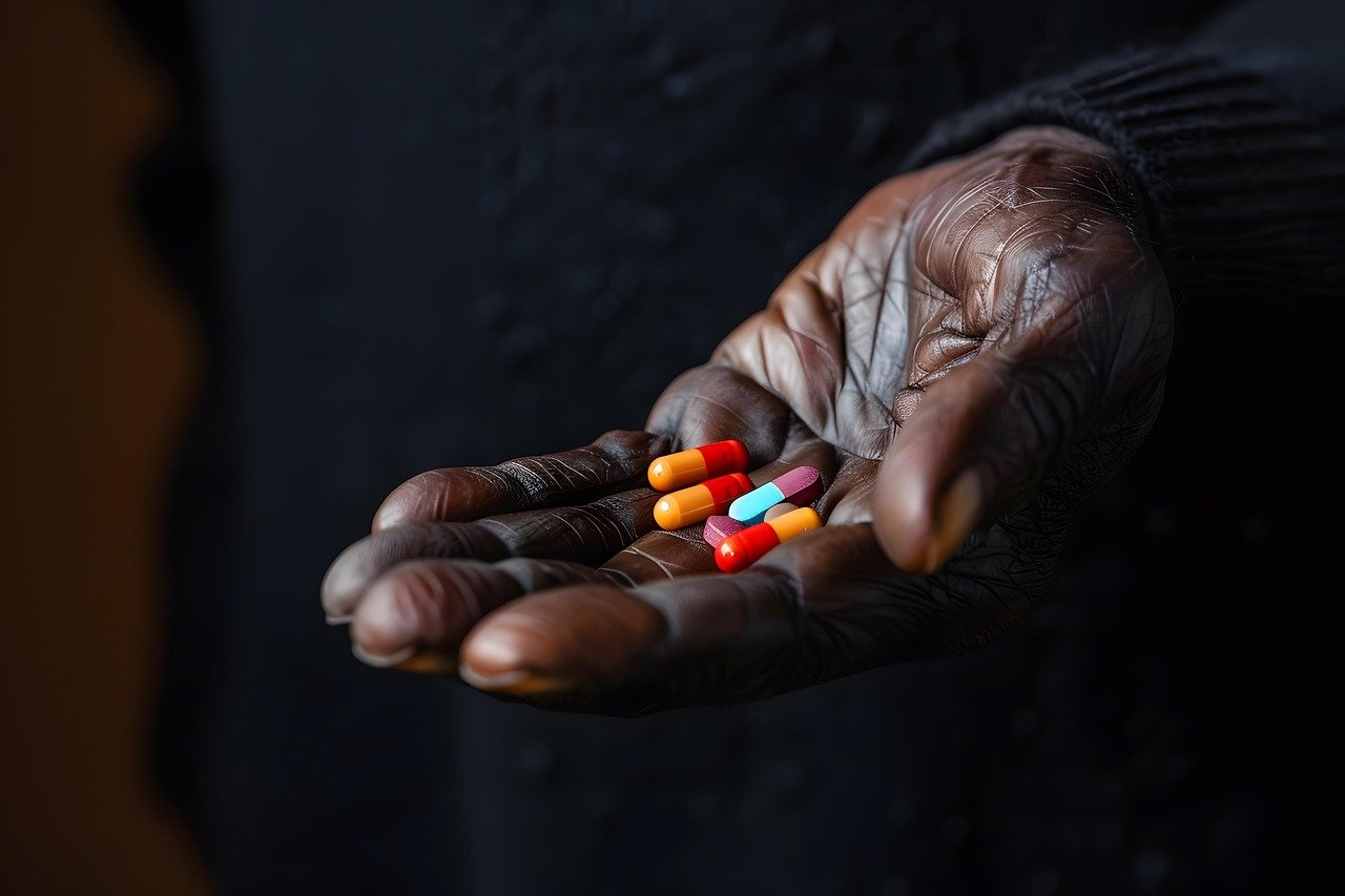 capsulas caseras de hierbas medicinales